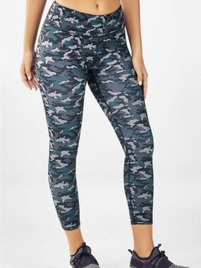 Fabletics Grey Teal Camo Print Salar Printed Powerhold Capri Leggings Size XL